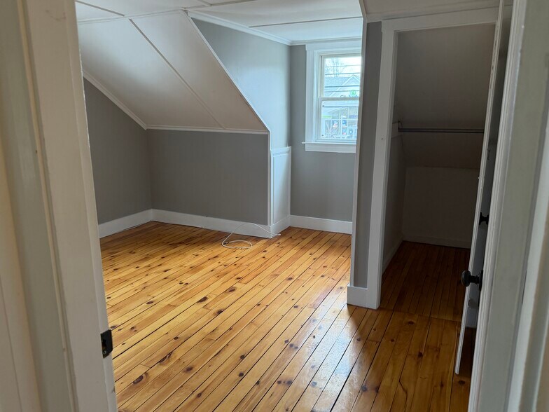 Building Photo - 84 Milton Rd