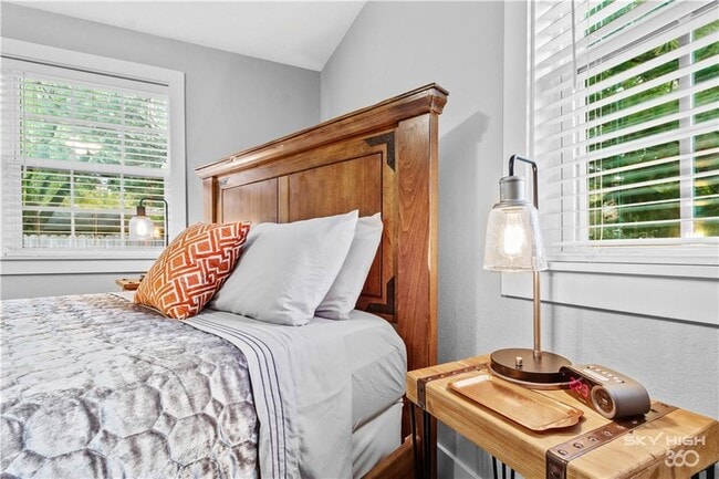 Building Photo - 1305 SE Benton St