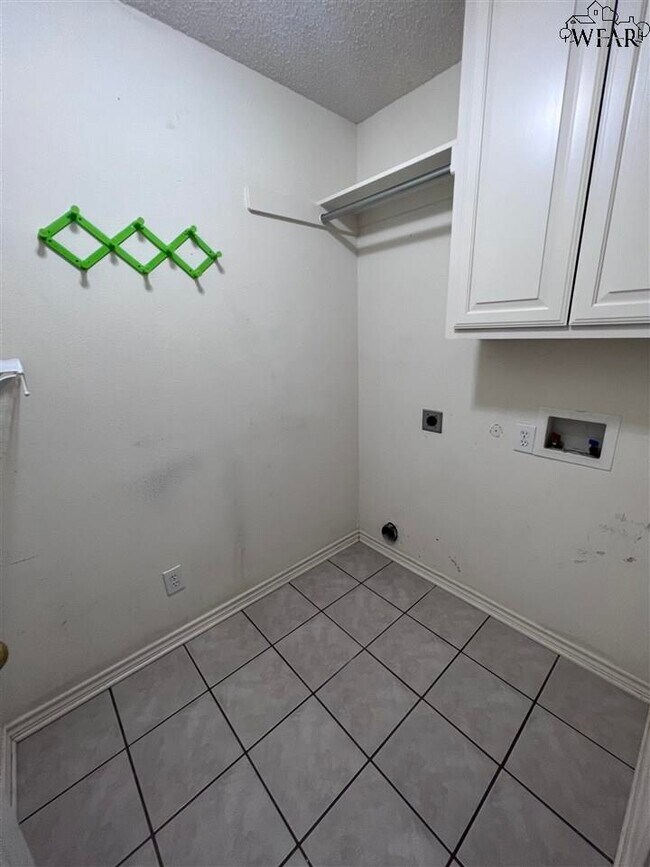 Building Photo - 6031 Van Dorn Dr