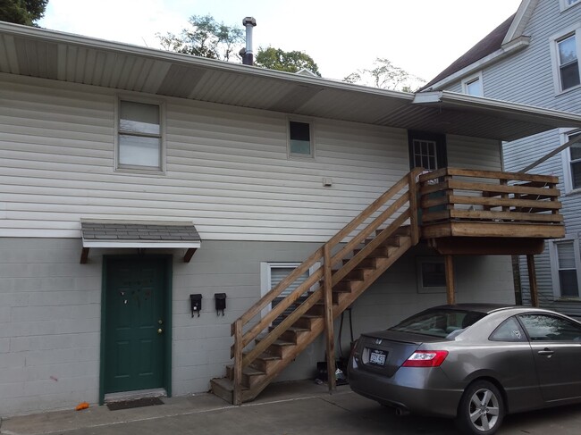 Entry Porch - 320 Overhill St