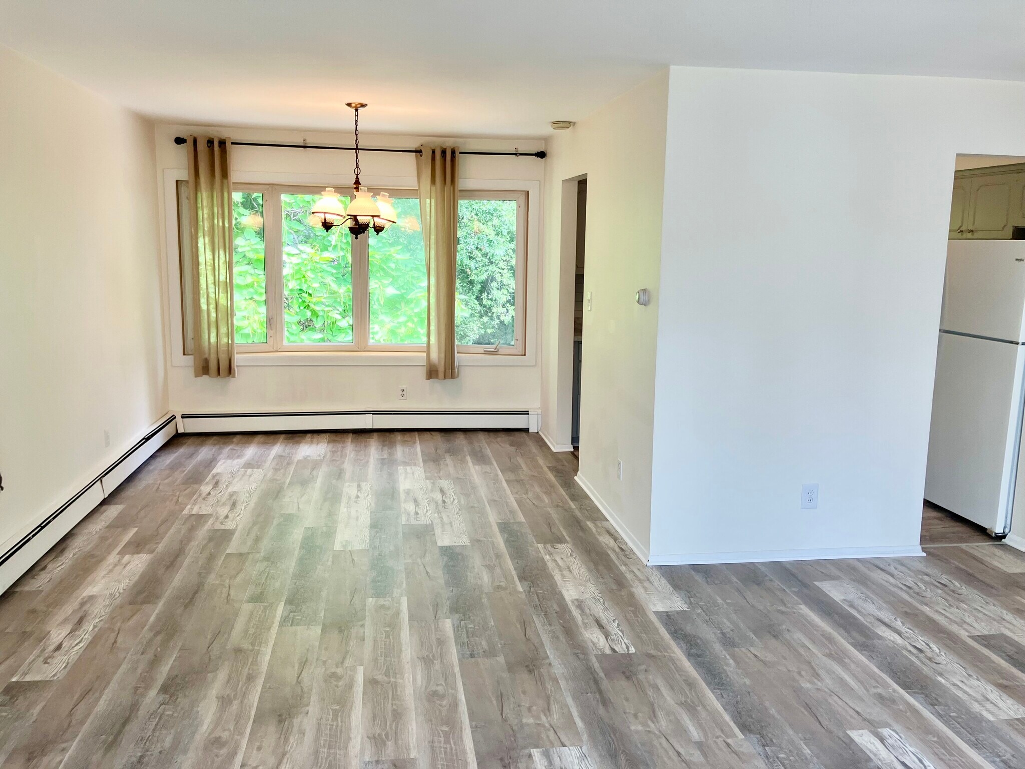 Dining area - 141 Dunbar Ave