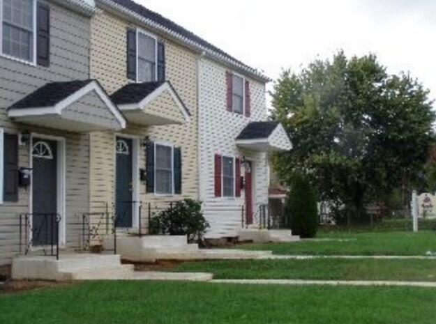 Primary Photo - Maple Tree Townhomes