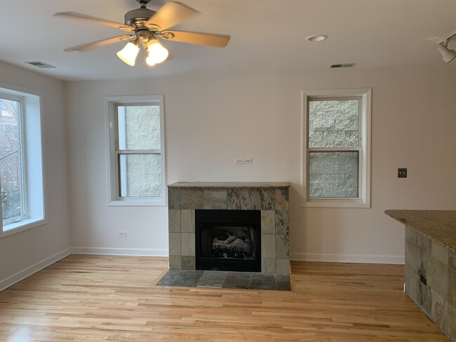 Living Room - 2442 W Harrison St