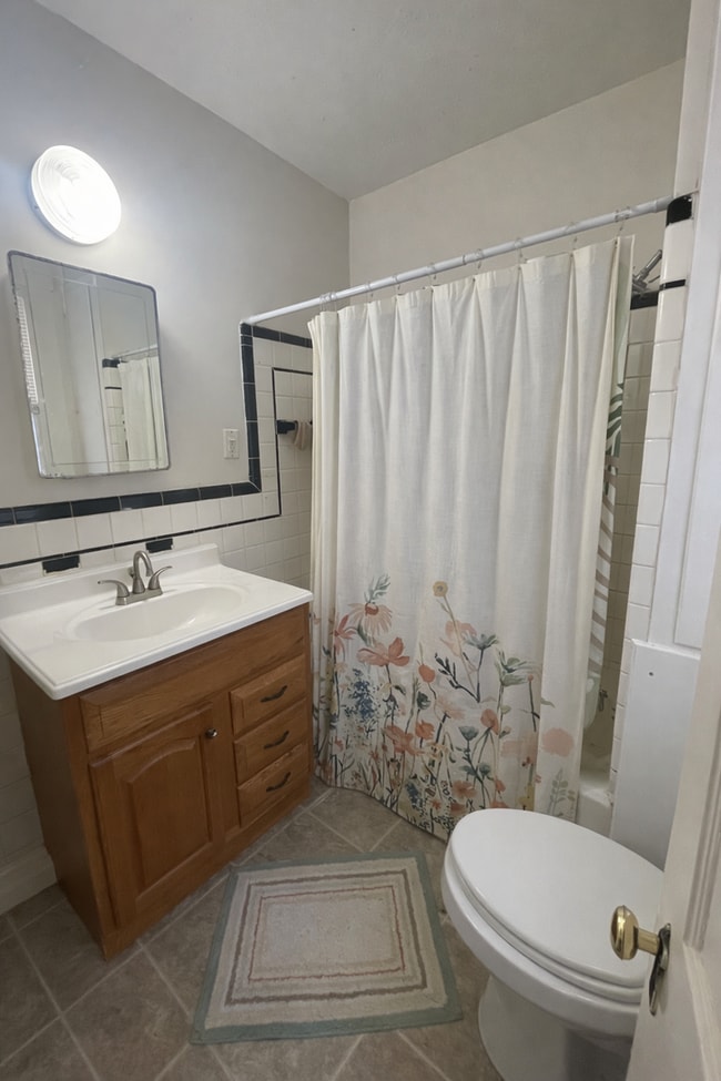 Building Photo - 1803 Hill St