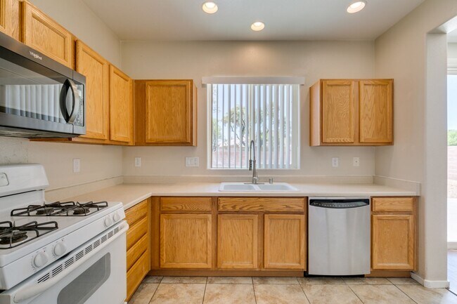 Building Photo - Large home near Aliante*Close to area schools and shopping centers*
