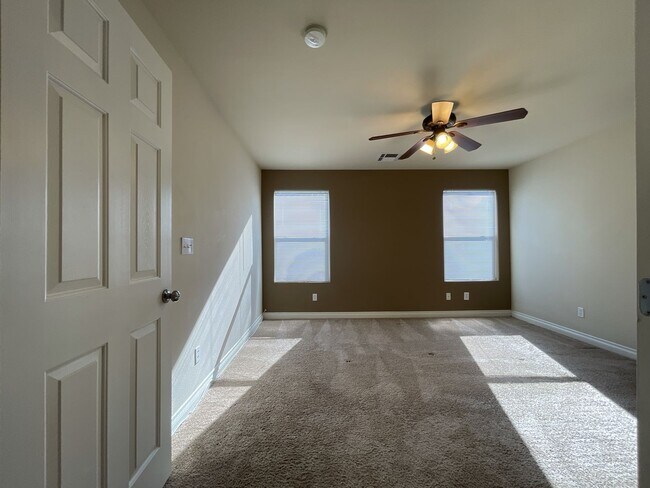 Building Photo - Spacious 3-Bedroom Home in the Northwest L...