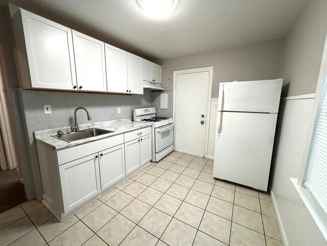 Building Photo - 11340 Fisher Ave