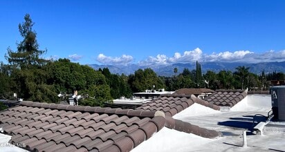 Building Photo - 14242 Burbank Blvd