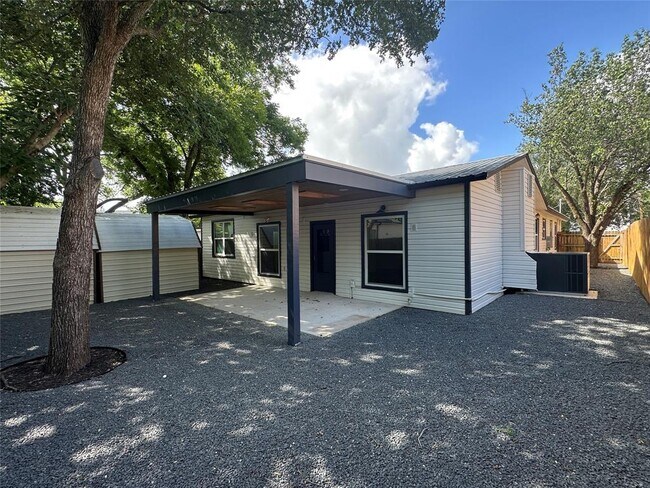 Building Photo - 908 Plateau Cir