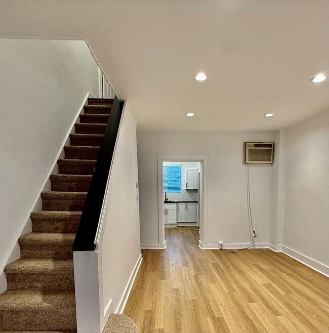 Building Photo - Just RENOVATED open floorplan 3 BED/1 BA H...