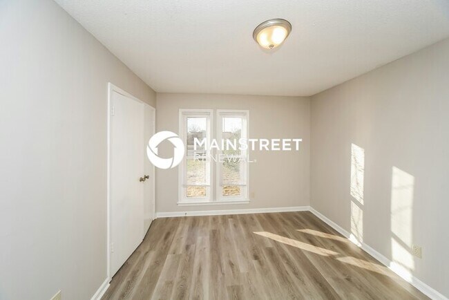 Building Photo - 3 Bedroom Pet-Friendly Home in Memphis, TN with Main Street Renewal