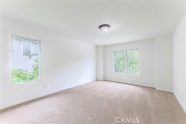 Building Photo - 562 Ravensbury St