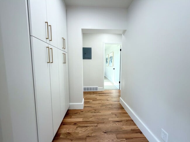 Building Photo - Beautiful Remodeled Home