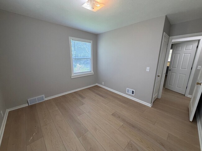 Building Photo - 3732 N 36th Ave