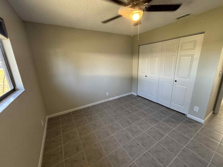 Building Photo - 3815 NW Huntsboro St