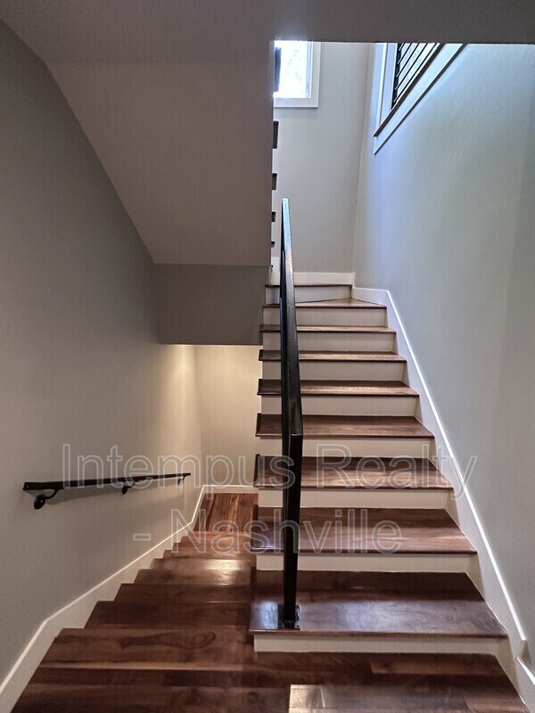 Building Photo - 929 13th Ave S