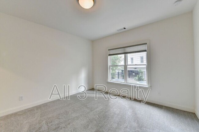 Building Photo - 3667 Peachtree Rd NE