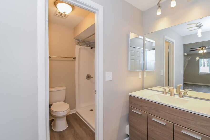 Building Photo - 3813 Tree Lake Dr