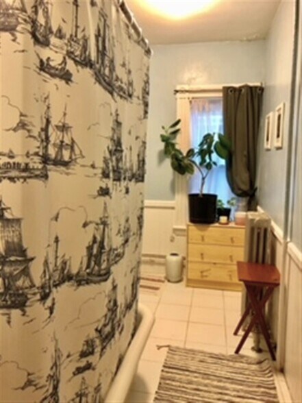 Building Photo - 37 Chester St