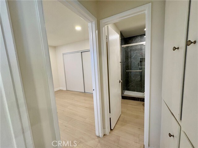 Building Photo - 660 E 6th St