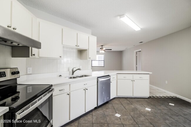 Building Photo - 6054 Cardiff Ave