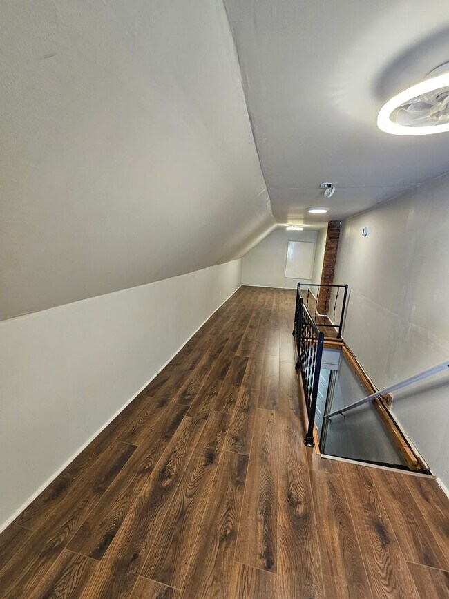 Building Photo - Wakefield7010-7014