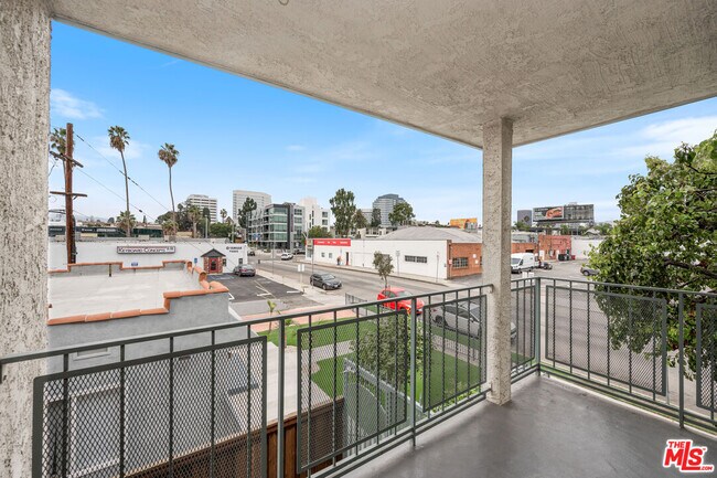 Building Photo - 1425 Centinela Ave