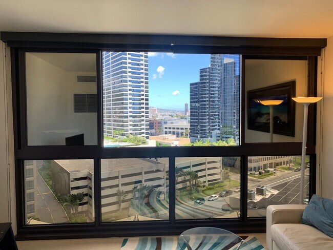 Building Photo - Fully Furnished 1 Bed-1BathPet Friendly Un...