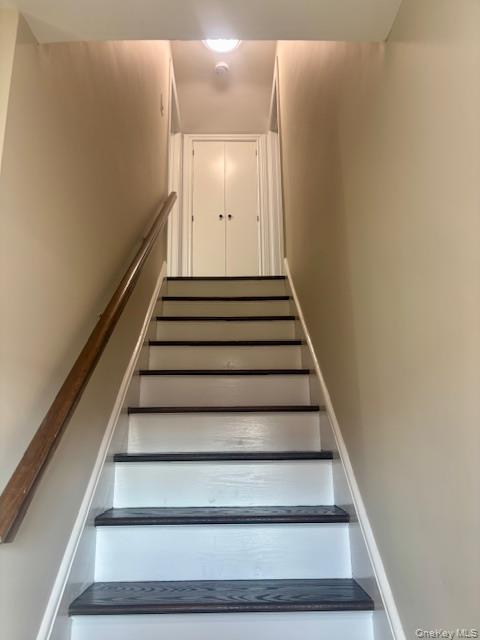 Building Photo - 1026 Glen Cove Ave