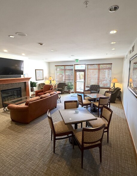 Building Photo - 2700 E Cherry Creek S Dr