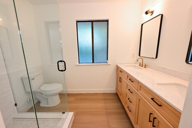 Building Photo - 8418 N Del Mar Ave