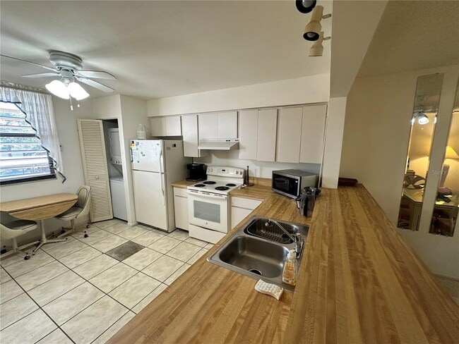 Building Photo - 346 Springdale Dr