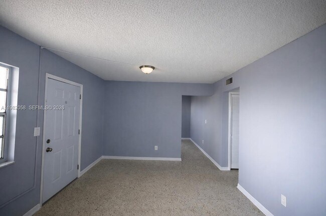 Building Photo - 2315 W Okeechobee Rd