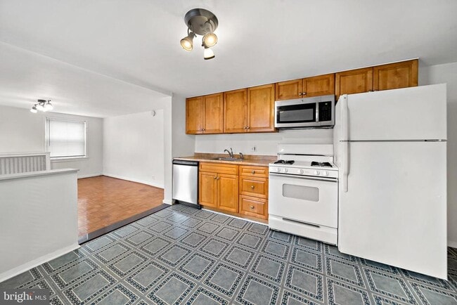 Building Photo - 625 Catharine St