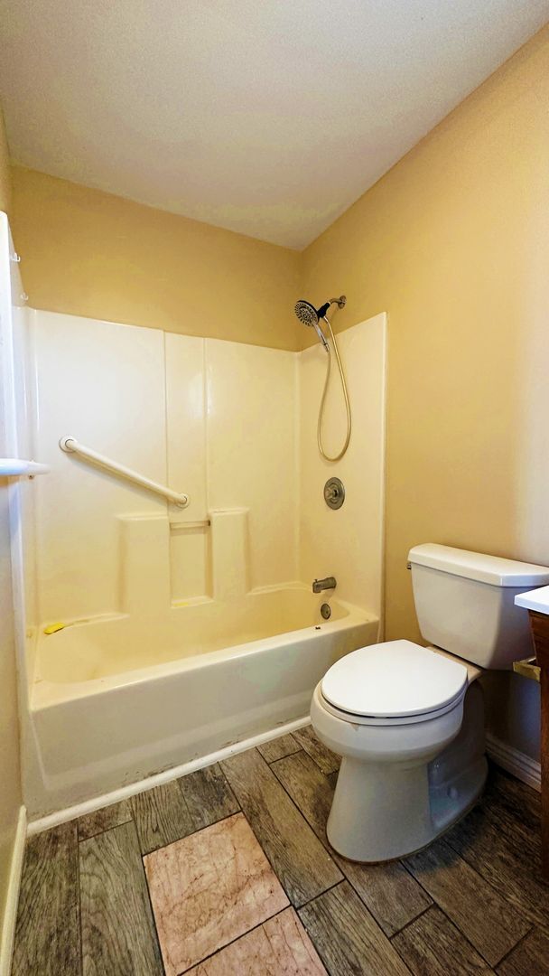 Building Photo - Quiet Guest House 2 Bed 1 Bath in the Coun...
