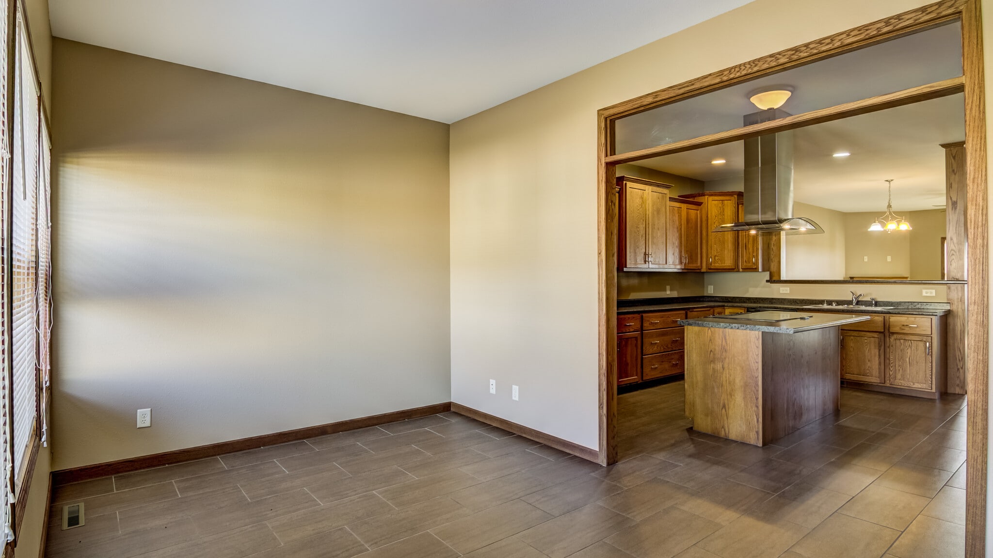 Building Photo - 956 Parkland Dr