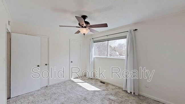 Building Photo - 4018 Goldenrod Dr