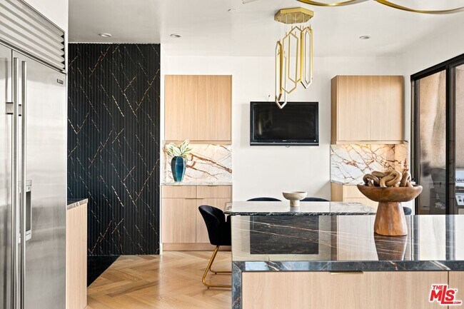 Building Photo - 121 Canon Dr