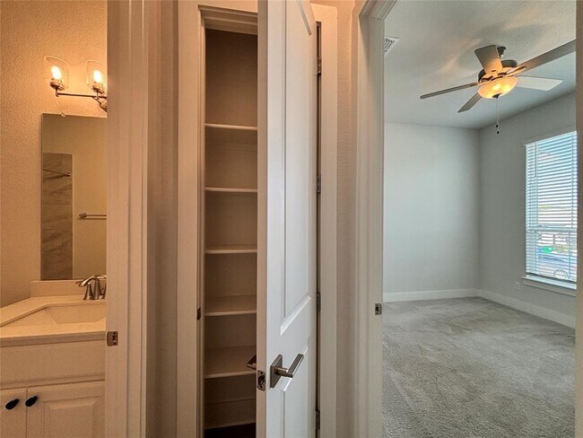 Building Photo - 19521 Tranquility Fls Cv