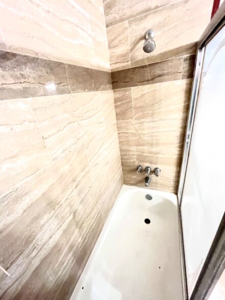 Building Photo - 2975 Sacramento Ave