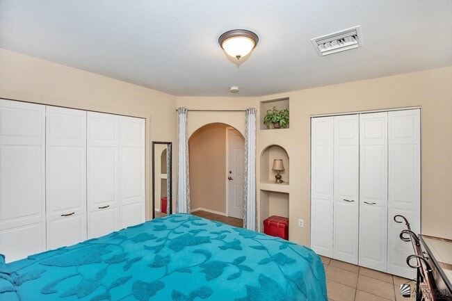 Building Photo - 13644 E 52nd Dr