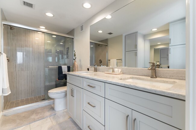 Building Photo - Siesta Key Luxury 2 Bed Condo with Gulf Views