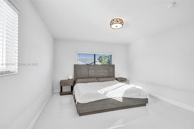 Building Photo - 1102 Meadow Lark Ave