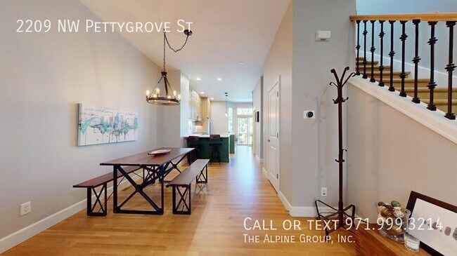 Building Photo - 2209 NW Pettygrove St