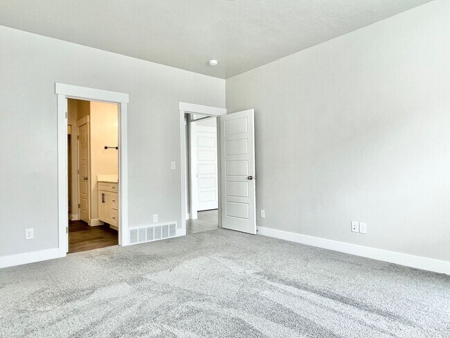 Building Photo - 1572 N 3950 W
