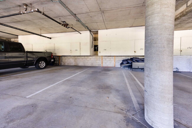 Building Photo - 806 S Sierra Ave