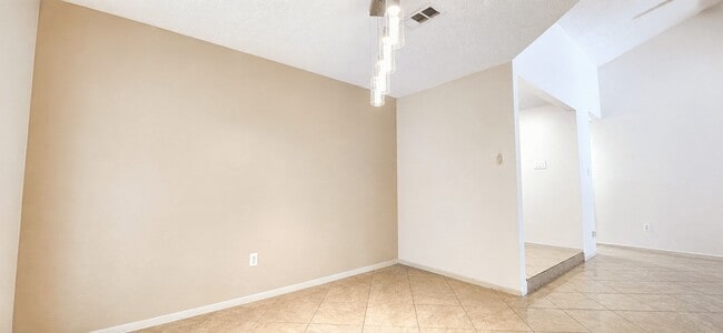 Building Photo - 13914 Bonnington Dr