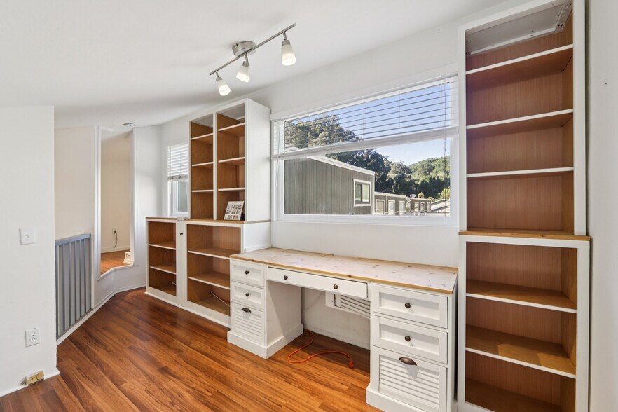 Loft office or storage - 5400 Mountain Blvd