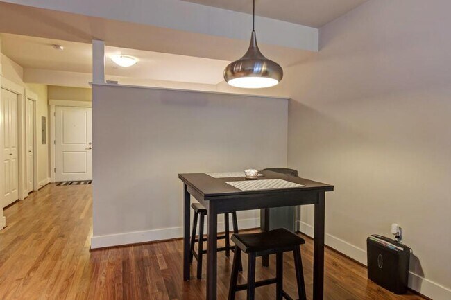 Building Photo - 1 bedroom in Seattle WA 98109