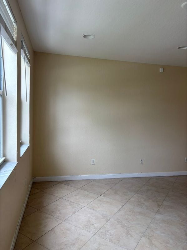 Building Photo - 590 Amador Ln
